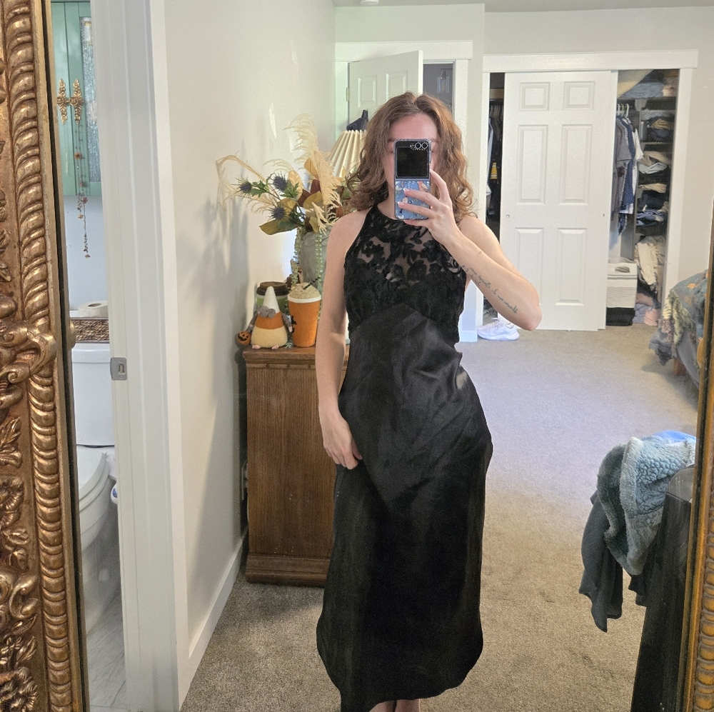 Elegant Black Backless Dress